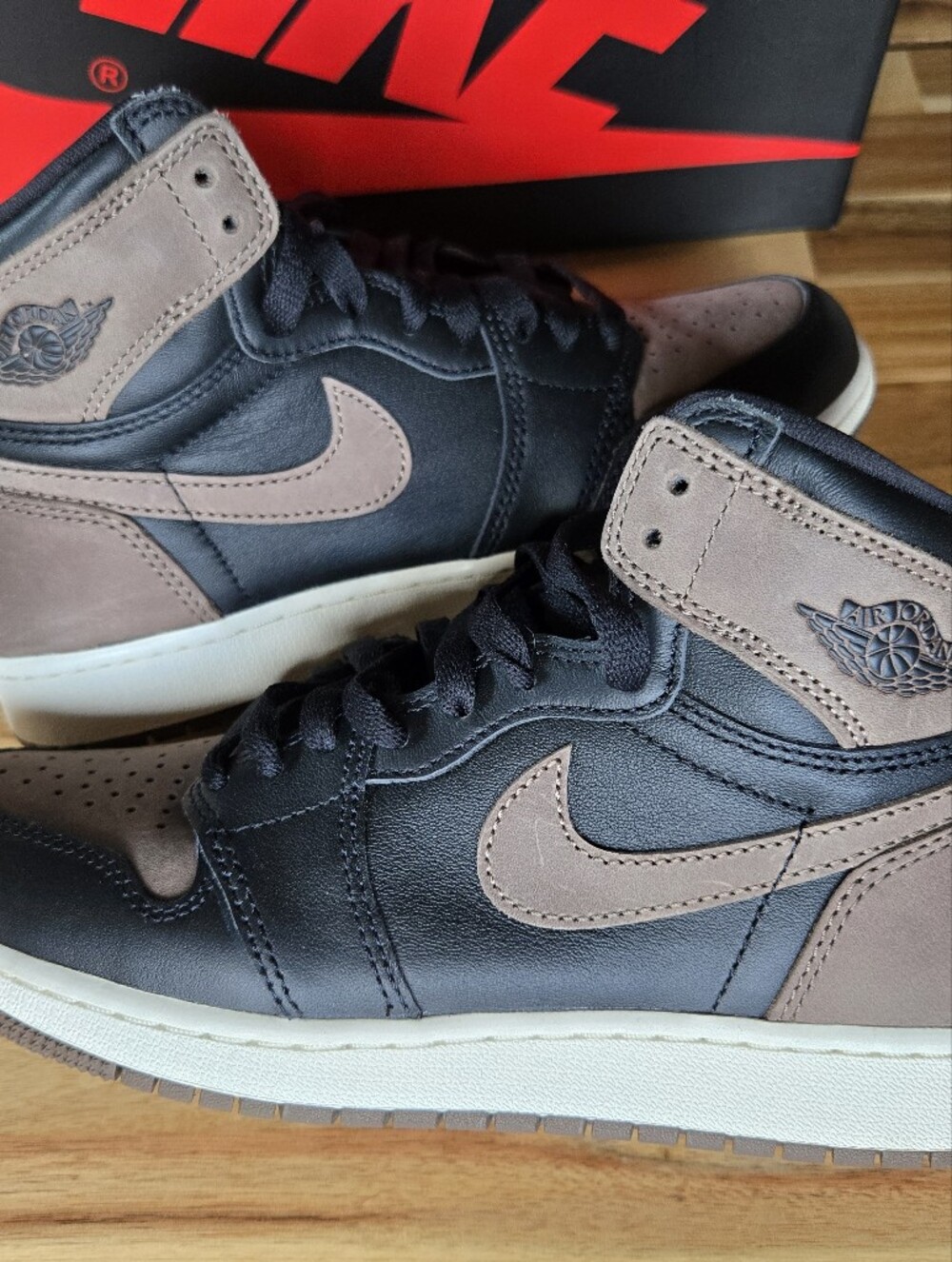 Nike Air Jordan 1 Retro High OG Palomino (GS) Size 6.5Y Women's 8 Black Brown